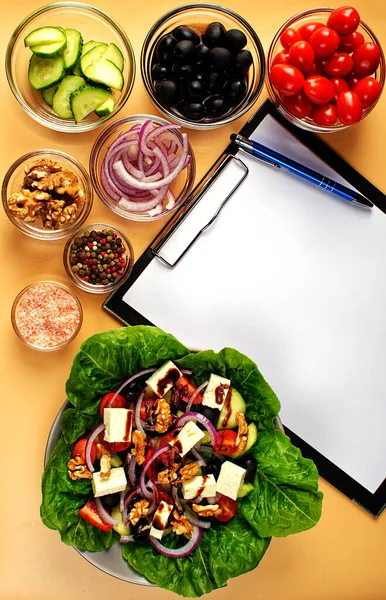 Process Preparing Greek Salad Healthy Food Concept Table Tablet Sheet — Zdjęcie stockowe