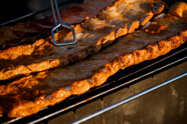 Pickled Pork Ribs Grill Grate Cooked Coals Grill Summer Sunset — Stockfoto