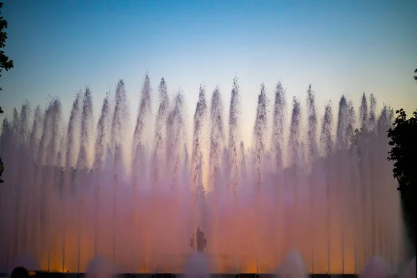 Day Photograph Sunset Performance Singing Magic Fountain Montjuic Barcelona Catalonia — стокове фото