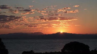 Yunanistan Balkan Yarımadası ile Korfu Adası Arasındaki Gündoğumu Boğazı 'nın Zaman Çizelgesi. Yüksek kalite 4k görüntü