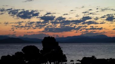 Yunanistan Balkan Yarımadası ile Korfu Adası Arasındaki Gündoğumu Boğazı 'nın Zaman Çizelgesi. Yüksek kalite 4k görüntü