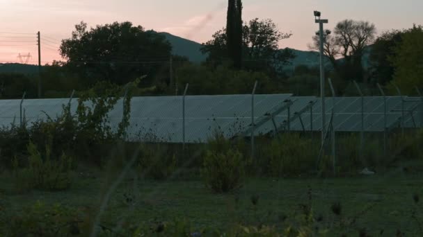 Перед Закатом Солнечные Панели Забором Морайтика Корфу Греция Высококачественные Кадры — стоковое видео