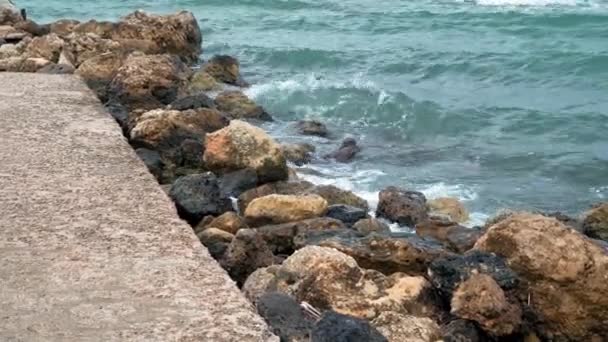 Απρόσκοπτη Ιόνιο Πέλαγος Κύματα Αφρό Break Stones Pier Μωραΐτικα Κέρκυρα — Αρχείο Βίντεο