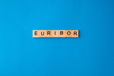 EURIBOR 'un Mavi Arkaplanda Tahta Harflerle Yazıldığı Sözü. Kopyala yapıştır. Yüksek kalite fotoğraf
