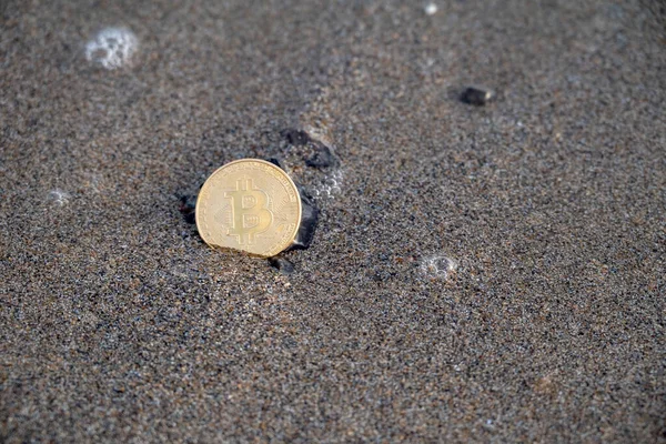 Bitcoin Coin Lies Sand Beach Sunset Moraitika Corfu Greece Pojetí — Stock fotografie