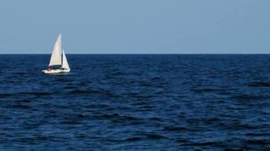 İspanya, Barcelona - 29 Mayıs 2022: Balear Sea with Small White Sailboat and Beautiful Clear Sky. - Evet. Yüksek kalite 4k görüntü
