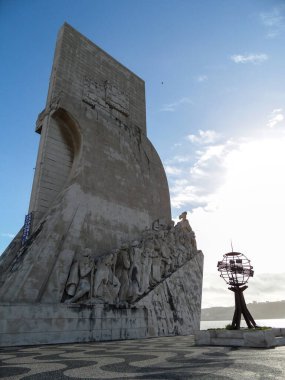 Lizbon 'dan kartpostal: Padrao dos Descobrimentos - Tagus Nehri bankasındaki Keşifler Anıtı