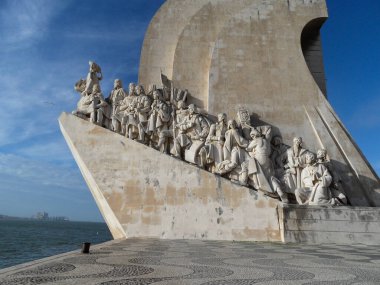 Lizbon 'dan kartpostal: Padrao dos Descobrimentos - Tagus Nehri bankasındaki Keşifler Anıtı