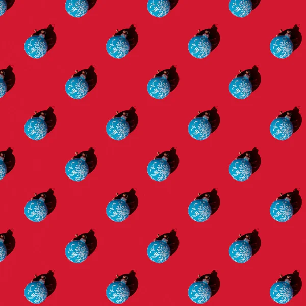 Nahtlose Textur Weihnachten Blaue Kugel Auf Rotem Hintergrund Muster — Stockfoto