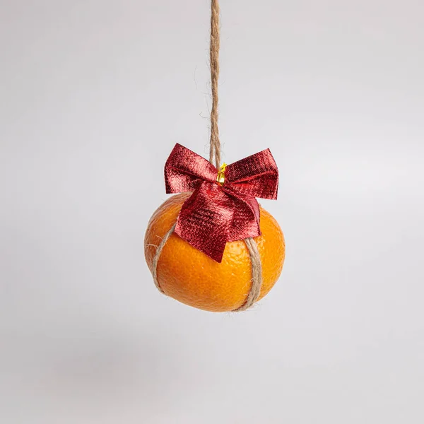 Festive Tangerine Red Bow Hanging Rope Holiday Concept New Year — Stock Photo, Image