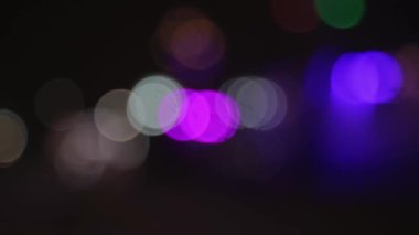 Parktaki ışıklardan çok renkli bokeh..