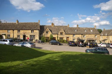 Guiting Power, Gloucestershire, İngiltere. 2021 yılı. Guiting Power İngiltere 'nin en iyi köylerini oyladı. Köy merkezi ve Eski Postane ve çay odaları..