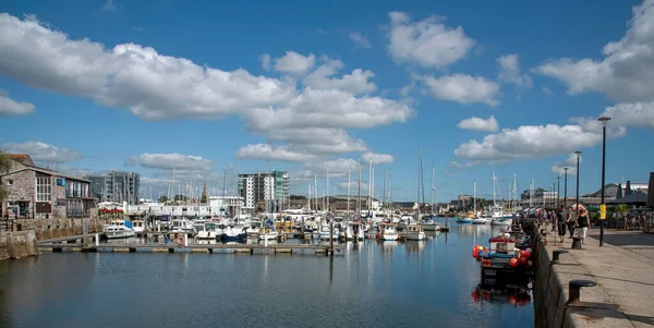 英国德文郡普利茅斯2021年 夏季普利茅斯市Barbian地区萨顿港湾码头 — 图库照片