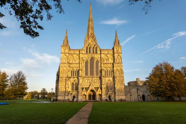 Salisbury Wiltshire England Storbritannien 2021 Salisbury Katedralen Västra Fronten Sett — Stockfoto