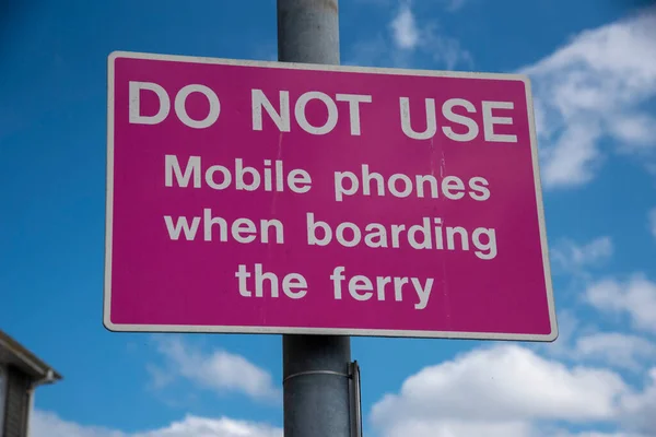 Cornwall Inglaterra 2021 Utilice Señal Teléfonos Móviles Terminal Ferry — Foto de Stock