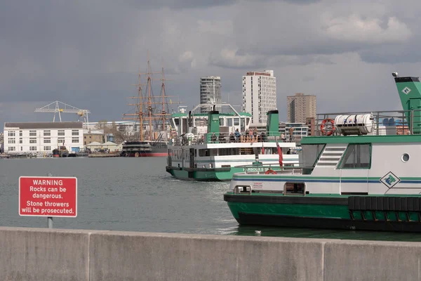 Portsmouth Inglaterra Reino Unido 2022 Crucero Valient Lady Marcha Con — Foto de Stock