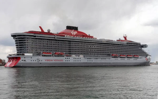 Портсмут Велика Британія 2022 Круїзний Корабель Valient Lady Відправляється Порту — стокове фото