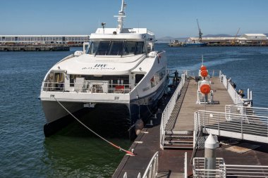 feribot, feribot, yanında, iskele, yolcu feribotu, servis, deniz, nakliye endüstrisi, liman, liman, mürettebat, seyahat, turizm, gemi, gemi, deniz, deniz, seyahat endüstrisi, nakliye endüstrisi, platform, yüzen liman, liman, liman, su, liman, liman, 