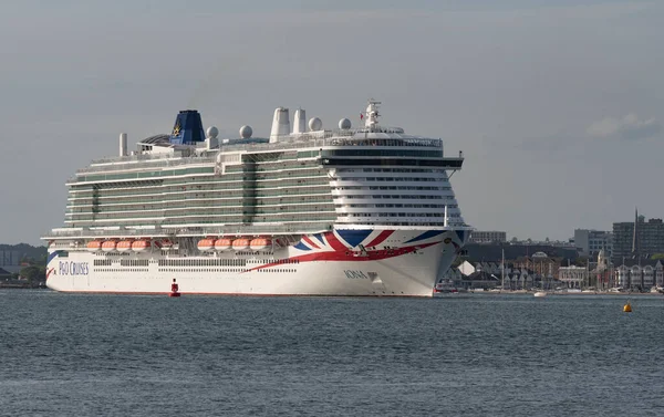 Southampton Inglaterra Reino Unido 2022 Crucero Iona Pasando Town Quay — Foto de Stock