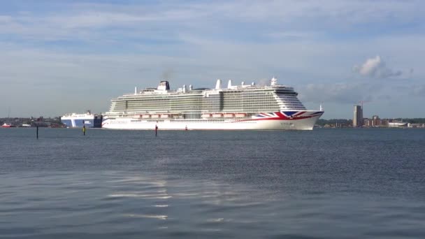 Southampton England 2022 Departing Luxury Cruise Ship Iona Underway Southampton — Stock Video