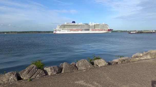 Southampton Engeland Verenigd Koninkrijk 2022 Vertrekkend Luxe Cruiseschip Iona Onderweg — Stockvideo