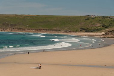 Sennen Cove, Cornwall, England, UK. 2022. Sandy beach at Sennen Cove near St Ives, Cornwall. A popular holiday resort.
