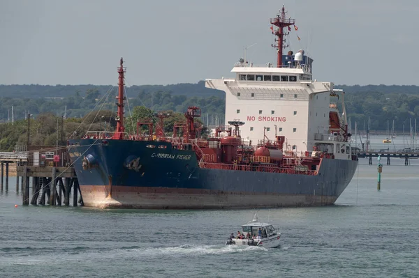 Gosport Hampshire Inglaterra Reino Unido 2022 Navio Petroleiro Que Descarrega — Fotografia de Stock