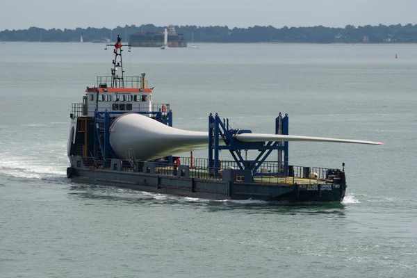 Portsmouth Southern England 2022 Wind Turbine Blade Cargo Blade Runner 스톡 사진