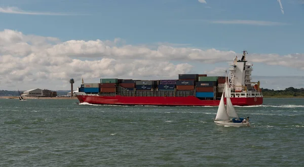 Calshot Southampton Water England 2022 Container Ship Underway Passing Calshot — Foto de Stock