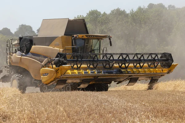 Cotswolds Gloucestershire England 2022 Combine Harvester Harvesting Rye Crop Gloucetsershire — Stock Fotó