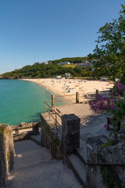 St Ives, Cornwall, England, UK. 2022. Overview of the sandy beach at Porthminster, St Ives aa popular English holiday resort.