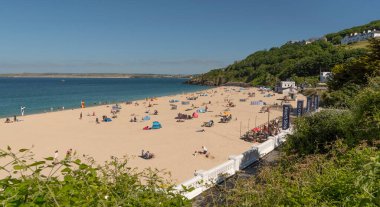 St Ives, Cornwall, England, UK. 2022. Overview of the sandy beach at Porthminster, St Ives aa popular English holiday resort.