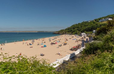 St Ives, Cornwall, England, UK. 2022. Overview of the sandy beach at Porthminster, St Ives aa popular English holiday resort.