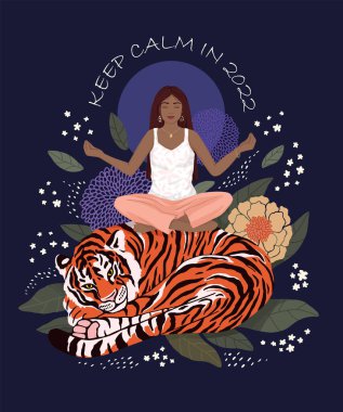 Kız yoga yapıyor, mor arka planda yapraklar ve çiçeklerden oluşan bir kaplanın üzerinde oturuyor. Mektup - 2022 'de sakin ol. Kartpostal, poster, kitap kapağı için modern vektör düz illüstrasyon.