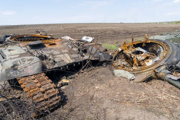 Burnt Tank Armored Personnel Carrier City Ukraine Destroyed Cities Demilitarization — Stockfoto
