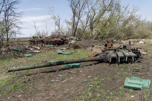 Burnt Tank Armored Personnel Carrier City Ukraine Destroyed Cities Demilitarization — Photo