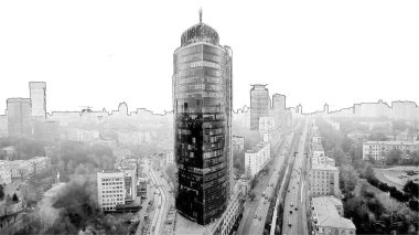 Kyiv şehrinin mimarisi bir kalem çizimiyle yapılır. İş merkezi, bina. Ukrayna, iş kavramı