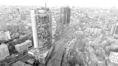Kyiv şehrinin mimarisi bir kalem çizimiyle yapılır. İş merkezi, bina. Ukrayna, iş kavramı