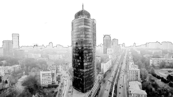 Kyiv şehrinin mimarisi bir kalem çizimiyle yapılır. İş merkezi, bina. Ukrayna, iş kavramı