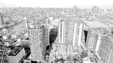 Kyiv şehrinin mimarisi bir kalem çizimiyle yapılır. İş merkezi, bina. Ukrayna, iş kavramı