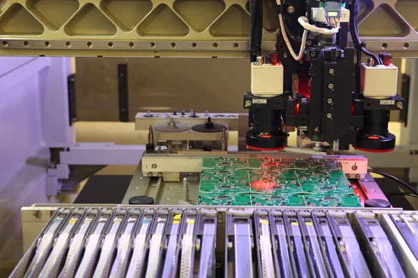 Installer of SMD parts on boards and soldering parts. Machine for automatic assembly and soldering of electronic circuit boards. Electrical soldering parts. Automated device assembly machine. Computers and electronics.