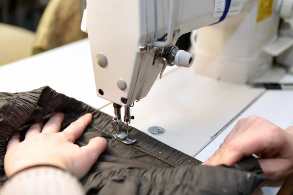 Shop Tailoring Woman Creates Clothes Sewing Machine Fashion Industry People — Stock Photo, Image