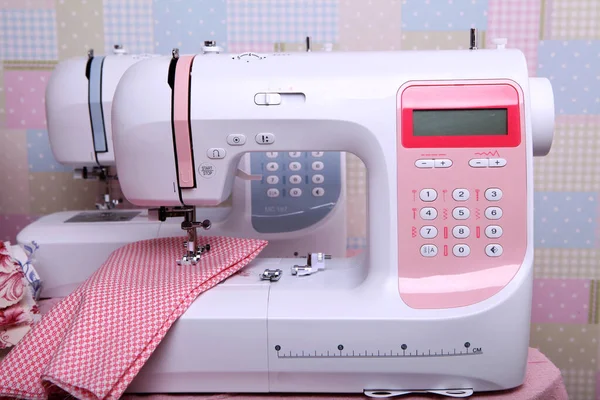 Composition Sewing Machine Mannequin Flowers Retro Table Threads Sewing Supplies — 스톡 사진