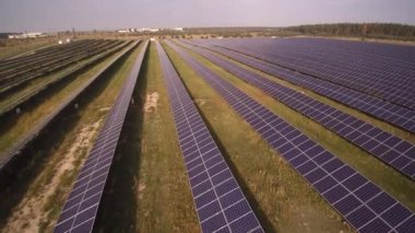 Solarcell 'li elektrik istasyonu temiz enerji sağlıyor.