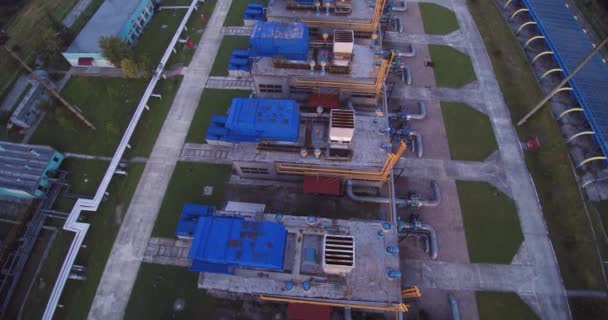 Газораспределительная станция поставляет газ на промышленные объекты — стоковое видео