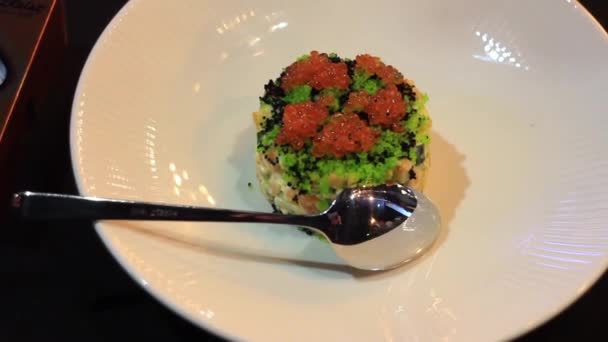 Caviar Microgreens Décorant Plat Salade Restaurant — Video