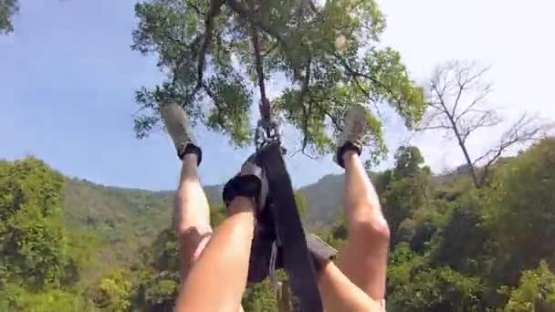 Extrémní Lanový Let Džungli Stromu Vysoká Rychlost Bungee — Stock video