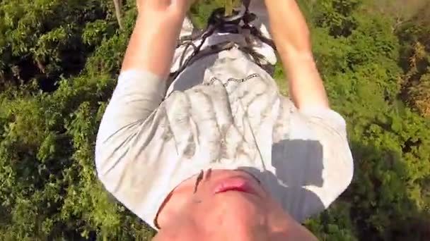 Extrém Kötél Repülés Dzsungelben Egy Fáról — Stock videók