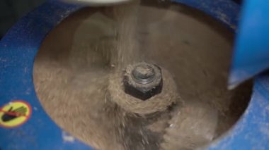 Üretim sırasında tanktaki siyah başlıkla talaşlar karıştırıldı.