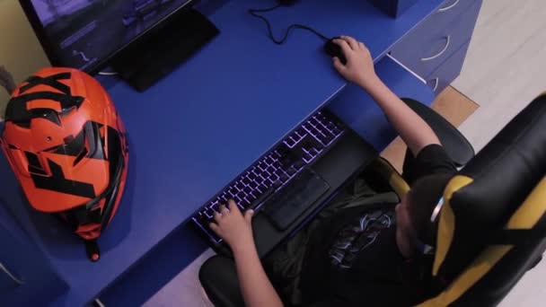 Boy Plays Computer Games Sitting Gaming Table — Vídeos de Stock